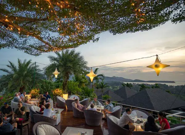 Bar en la azotea Phuket 360° Bar & Lounge en The Pavilions Phuket