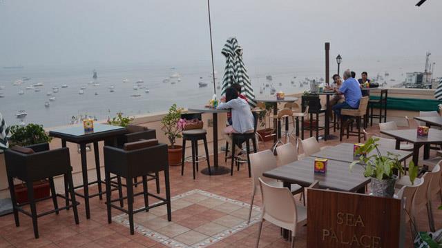 Bar en la azotea Mumbai Cafe Marina en Mumbai
