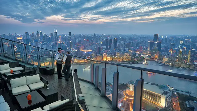 Bar en la azotea Shanghai Flair en The Ritz-Carlton en Shanghái