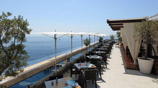 Bar en la azotea Mónaco L'Horizon Deck, restaurante y bar de champán en Mónaco