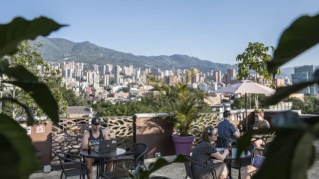 Rooftop bar Hostal Los Patios en Medellín