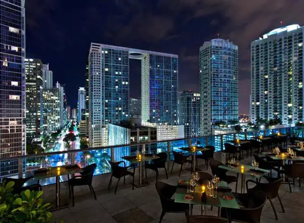 Bar en la azotea Miami Area 31 en el Epic Hotel de Miami
