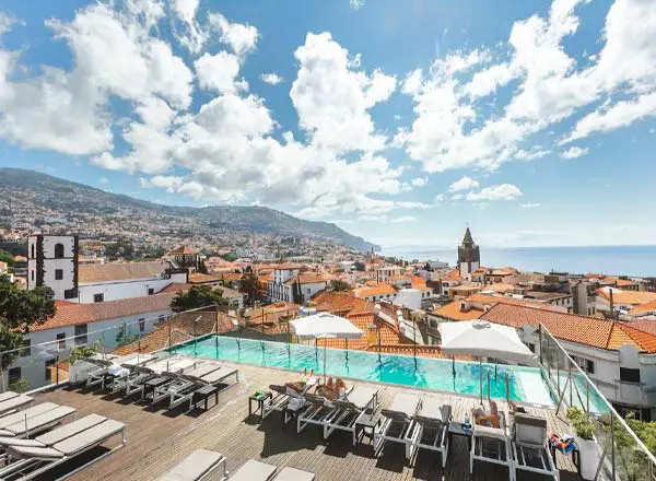Rooftop bar Pretas en Castanheiro Boutique Hotel en Funchal