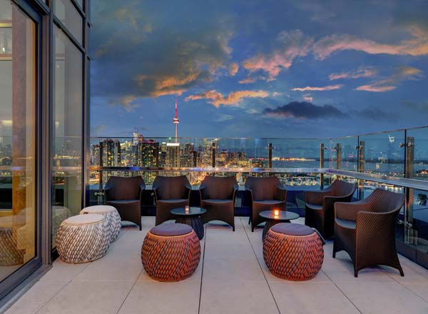 Bar en la azotea Toronto X Lounge en el Hotel X en Toronto