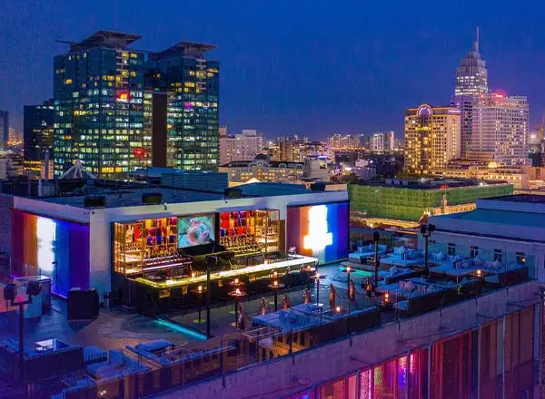 Bar en la azotea Glow Rooftop Lounge en Ciudad Ho Chi Minh