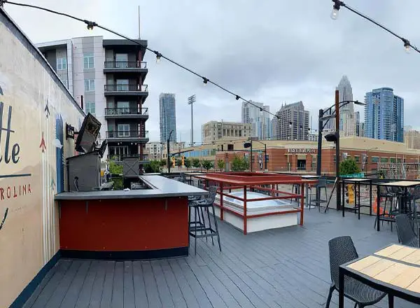 Rooftop Graham St. Pub & Patio Bar en la azotea en Charlotte