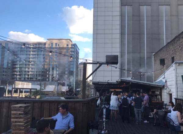 Rooftop HandleBar Bar en la azotea en Austin