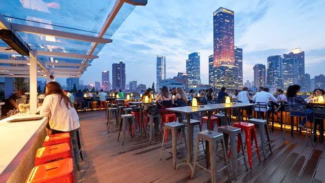 Bar en la azotea Shanghái Kartel en Shanghái