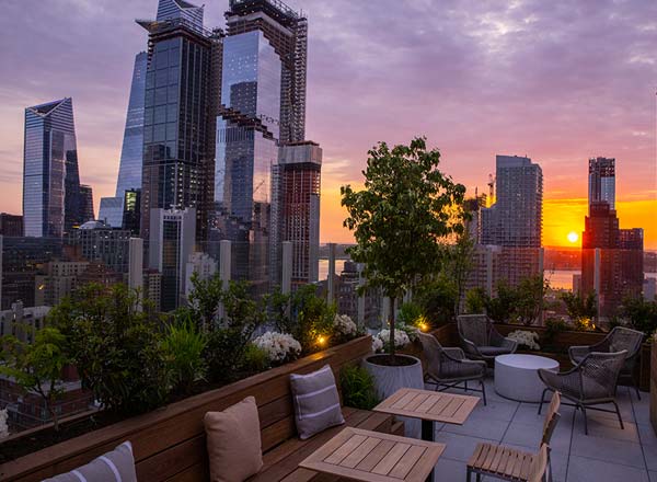Azotea en Nueva York Arlo Midtown Rooftop Bar, casi noveno en Nueva York