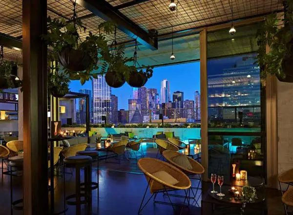 Bar en la azotea Rooftop en QT en Melbourne