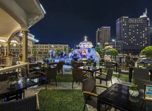 Bar en la azotea Ho Chi Minh Rooftop Garden en Rex Hotel en Ho Chi Minh