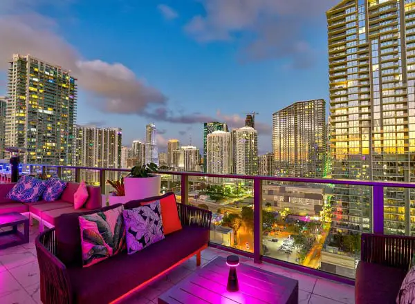Bar en la azotea Miami Rosa Sky Rooftop en Miami