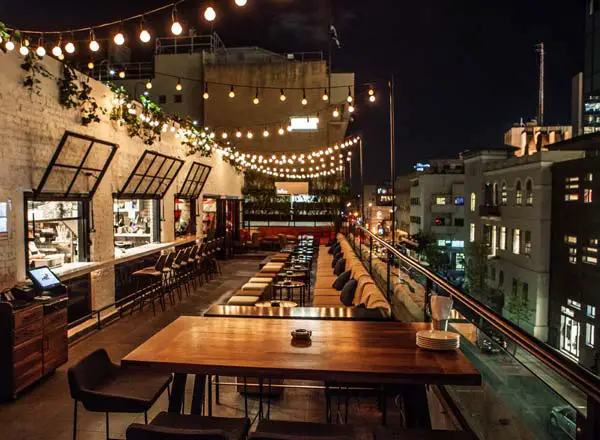 Bar en la azotea Speakeasy Rooftop Bar & Lounge en Tel Aviv