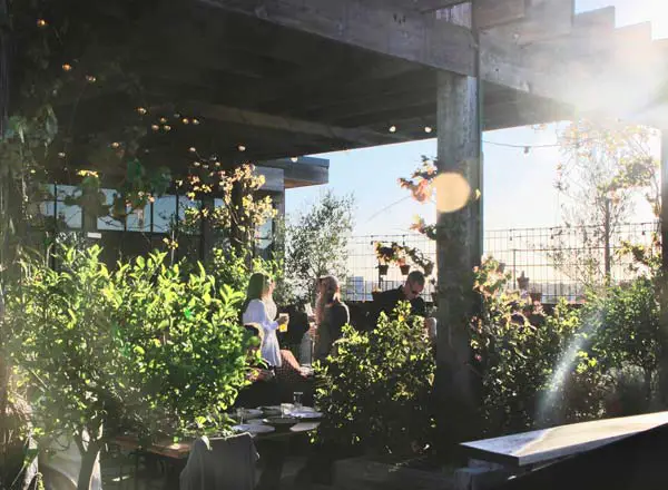 Bar en la azotea Melbourne Suburban Dining + Rooftop en Melbourne