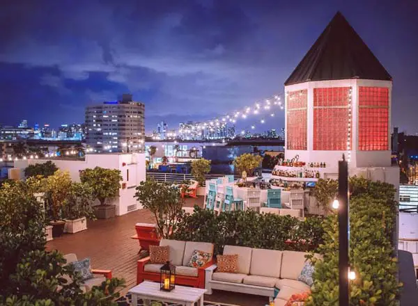 Bar en la azotea TH Rooftop Lounge en Miami