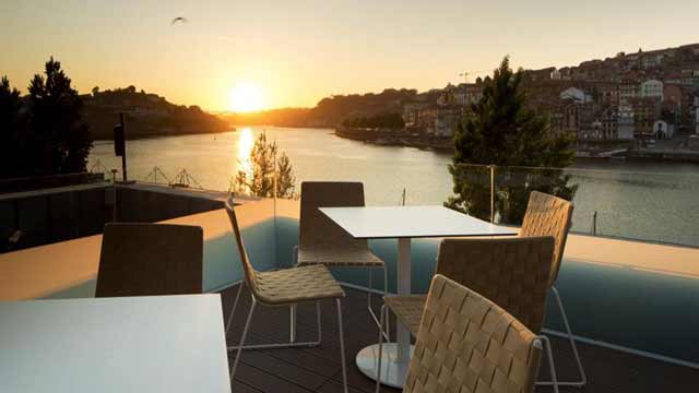 Bar en la azotea Terrace Lounge 360º en Espaço Porto Cruz en Oporto