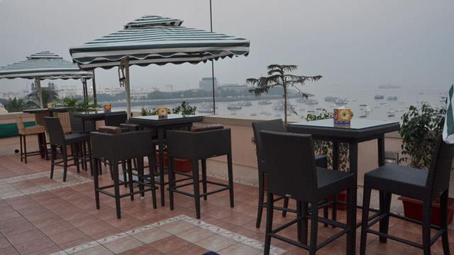 Bar en la azotea Cafe Marina en Bombay