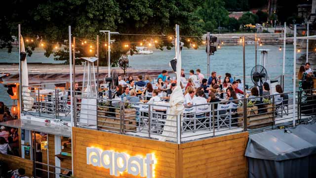 Bar en la azotea Raqpart en Budapest