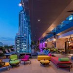 Bar en la azotea Antito en Eastin Grand Hotel Sathorn en Bangkok