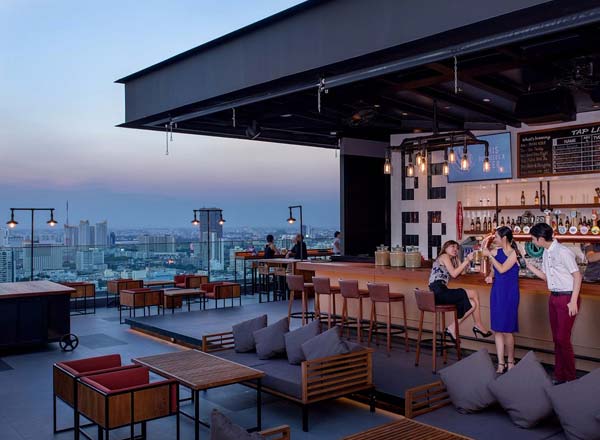 Bar en la azotea Brewski Rooftop en Bangkok