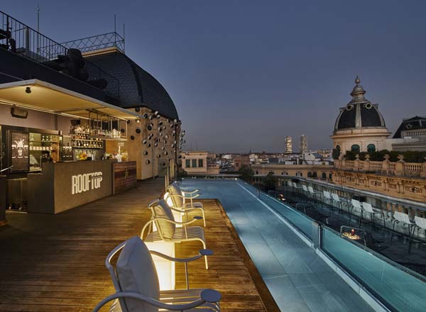 Bar en la azotea Rooftop en Ohla Barcelona en Barcelona