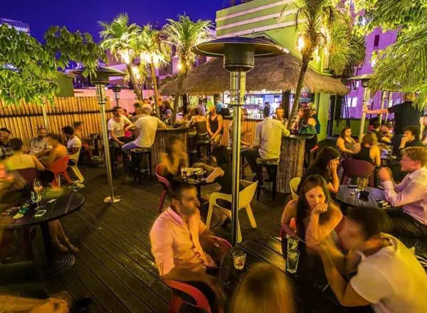 Bar en la azotea Palmz Rooftop Bar en Melbourne