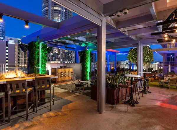 Bar en la azotea Rooftop @1WLO en Fort Lauderdale
