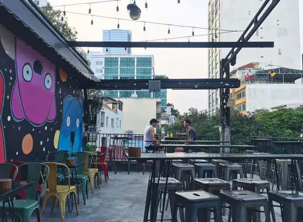 Bar en la azotea Rogue Saigon en Ho Chi Minh