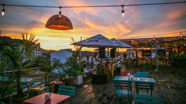 Bar en la azotea Selina Rooftop en Ciudad de Panamá