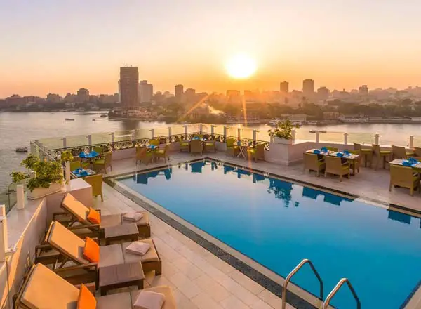 Bar en la azotea The Rooftop en el hotel Kempinski Nile en El Cairo