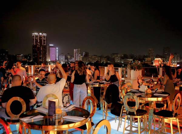 Bar en la azotea The Rooftop en el hotel Kempinski Nile en El Cairo