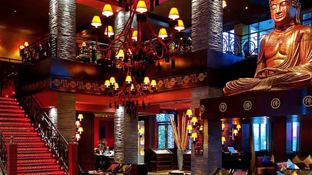 Bar en la azotea Buddha-Bar Manila en Manila