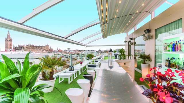 Rooftop bar La Terraza en el Hotel Inglaterra de Sevilla