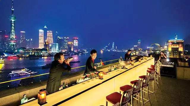 Bar en la azotea Restaurante Sir Ellys en The Peninsula en Shanghái