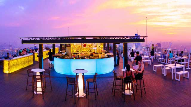 Bar en la azotea Top of Hanoi en Lotte Hotel Hanoi en Hanoi