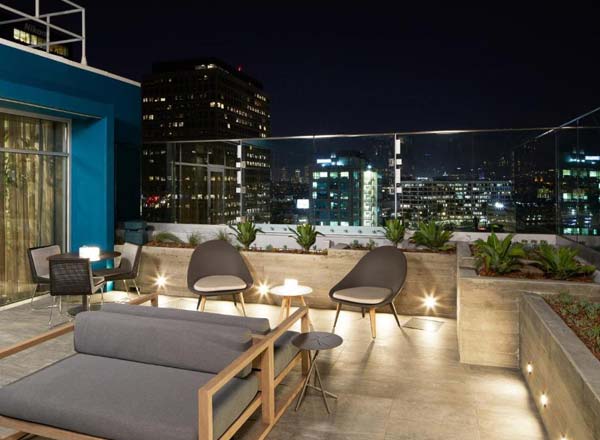 Bar en la azotea AC Rooftop Lounge en Los Ángeles