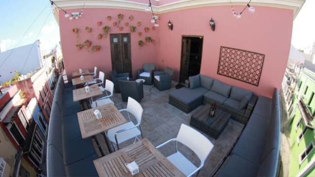 Bar en la azotea AlFresco Rooftop Wine and Tapas en San Juan