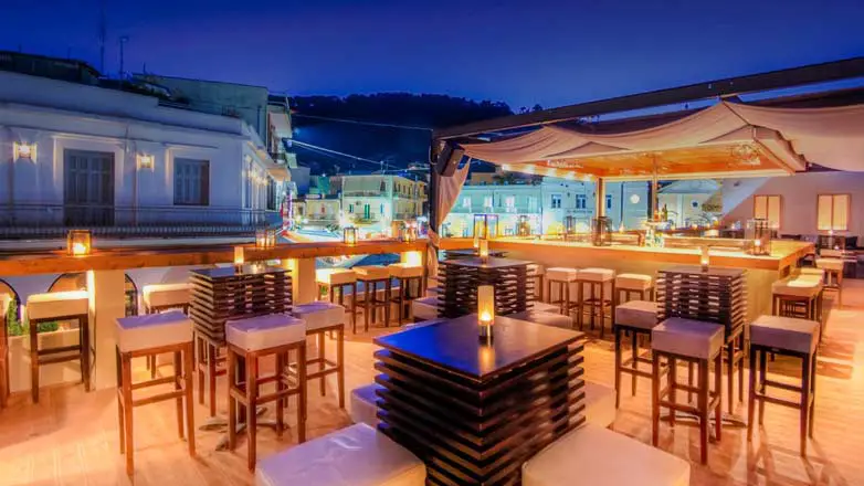 Bar en la azotea Base Cafe and Roof Bar en Zakynthos