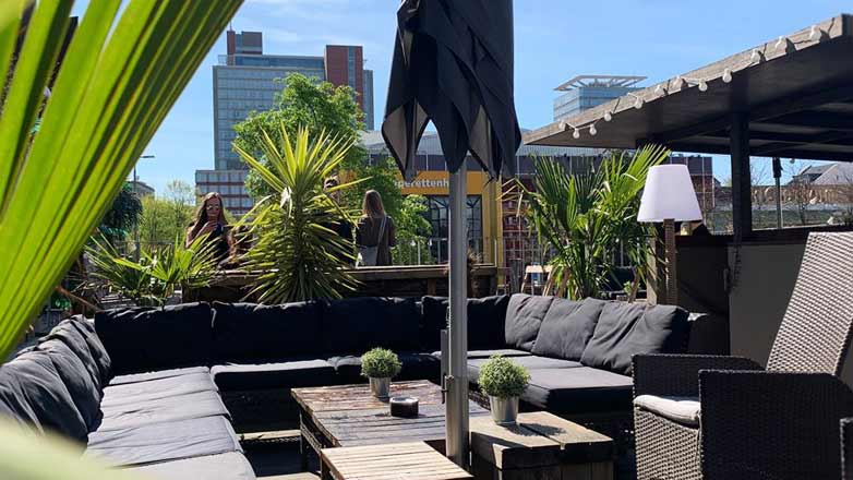 Bar en la azotea Bidges and Sons en Hamburgo