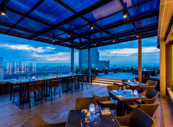 Bar en la azotea Blue Sky en Bangkok