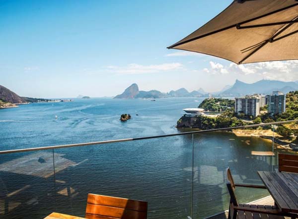 Rooftop bar Deck Bar en el Hotel H Niteroi en Río de Janeiro