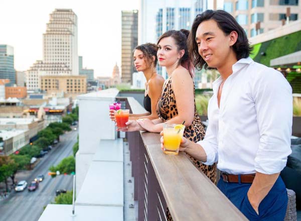 Bar en la azotea Edge Rooftop en Austin