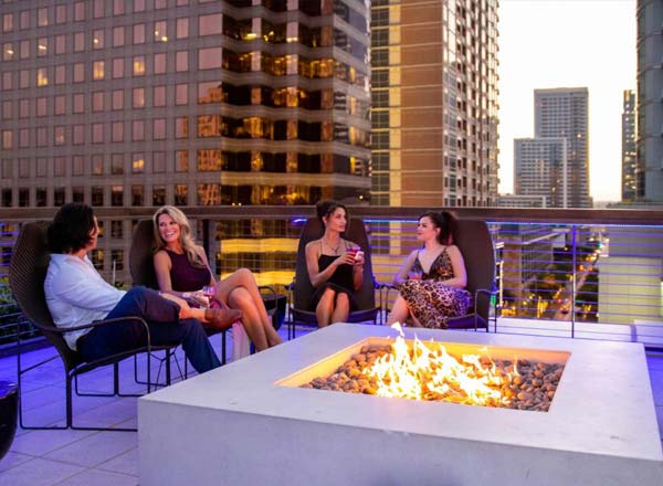 Bar en la azotea Edge Rooftop en Austin