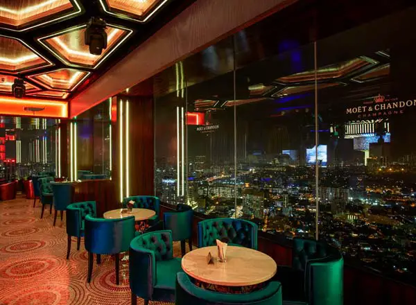 Bar en la azotea DEEP BLUE en THE FACE Suites en Kuala Lumpur
