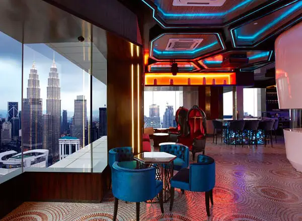 Bar en la azotea DEEP BLUE en THE FACE Suites en Kuala Lumpur
