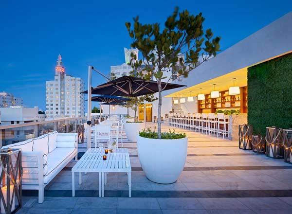Bar en la azotea The Regent Rooftop en Gale South Beach en Miami