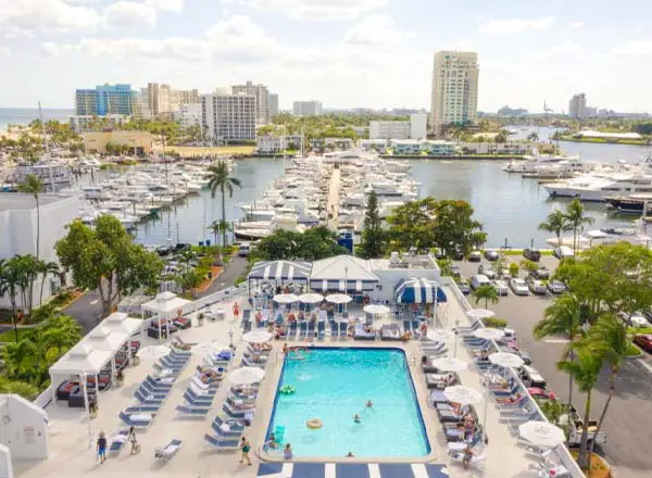 Bar en la azotea High Tide Lounge en Bahia Mar en Fort Lauderdale