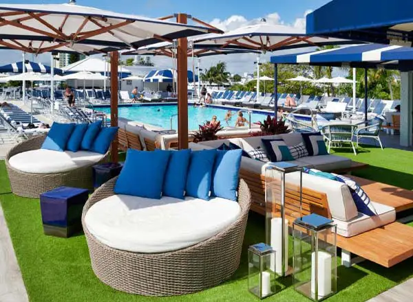 Bar en la azotea High Tide Lounge en Bahia Mar en Fort Lauderdale
