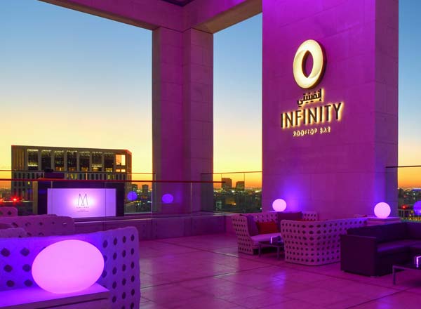 Bar en la azotea Infinity Rooftop Lounge en Doha
