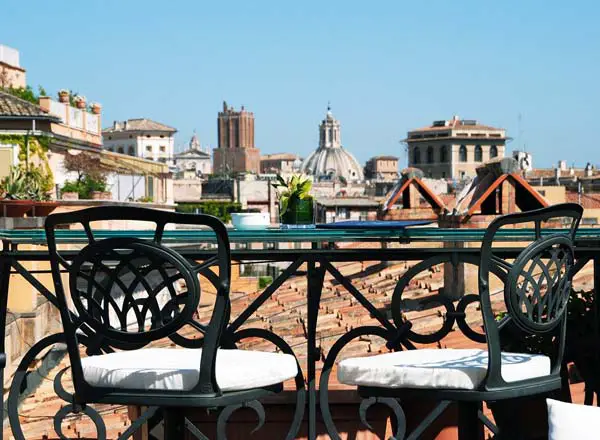 Bar en la azotea Minerva Roof Garden en Roma